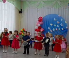 Весенние праздники Весенние праздники.